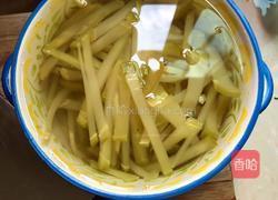 榨菜炒蛋的做法图解1