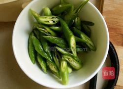 榨菜炒蛋的做法图解2