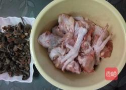 野蘑菇炖鸡的做法图解1