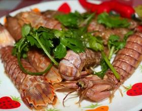中秋吃虾欢乐一家[图]