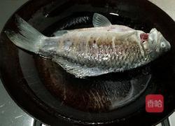家常鲫鱼汤的做法图解3