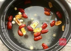 桂圆红枣莲子粥的做法图解2
