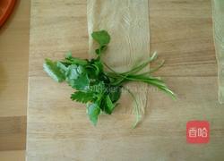 豆皮香菜卷的做法图解3