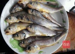 干锅小黄鱼的做法图解1