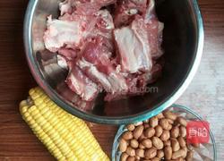 花生玉米排骨汤的做法图解1