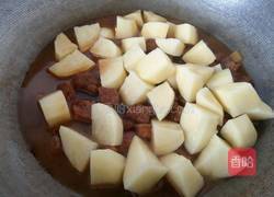 小土豆红烧肉的做法图解11