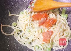 三文鱼意面的做法图解7