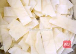 榛蘑炒土豆片的做法图解1