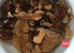 榛蘑炒土豆片的做法图解2