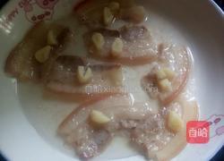 白菜炒肉的做法图解1