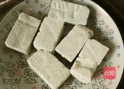臭豆腐煎毛豆儿的做法图解1