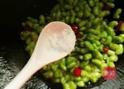 臭豆腐煎毛豆儿的做法图解7