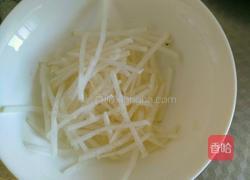鲫鱼白萝卜汤的做法图解2