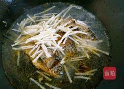 鲫鱼白萝卜汤的做法图解7