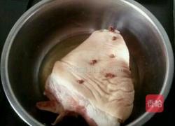 酱肘子的做法图解1