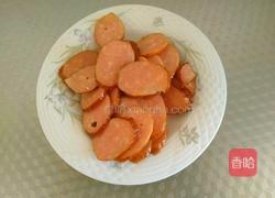 大蒜炒香肠的做法图解3
