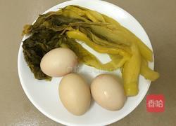 咸菜炒鸡蛋的做法图解1