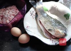 鲫鱼肉末炖蛋的做法图解1
