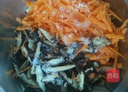 红萝卜冬菇肉馅饼的做法图解2