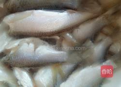 香酥黄花鱼的做法图解1