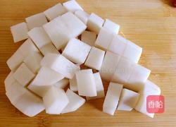 白萝卜炖牛筋的做法图解1
