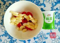 圣女果香蕉炒酸奶的做法图解4