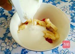 圣女果香蕉炒酸奶的做法图解5