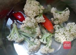 豆豉酱爆有机花菜的做法图解1