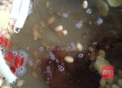 黄豆薏米猪脚汤的做法图解4