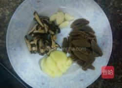 菜脯焖鸡肉的做法图解1