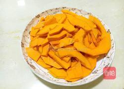 南瓜肉包子的做法图解1