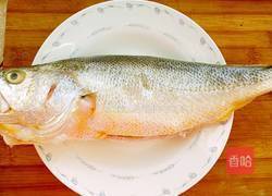 焖黄花鱼的做法图解1