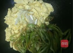 青椒鸡蛋的做法图解4