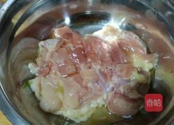 香辣鸡腿汉堡的做法图解1