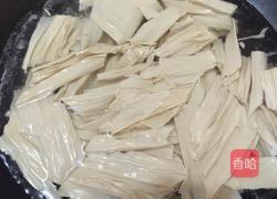凉拌腐竹木耳的做法图解2