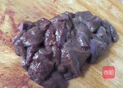 黑椒汁洋葱炒猪肝的做法图解1