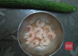 黄瓜虾仁汤的做法图解1