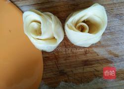 奶香小花卷的做法图解7