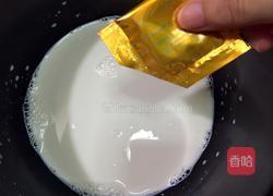 电饭煲制酸奶的做法图解3