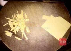 腌肉芝士焗公仔面的做法图解2