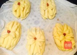 奶油南瓜莲花卷的做法图解6