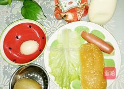 儿童早餐热狗包鸡蛋奇异果牛奶的做法图解1