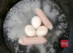 儿童早餐热狗包鸡蛋奇异果牛奶的做法图解2