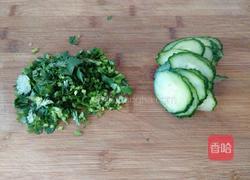 老黄瓜鸡蛋汤的做法图解2