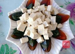 香菜皮蛋拌豆腐的做法图解2