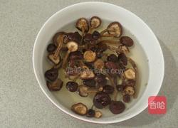 茶树菇煲鸡汤的做法图解1