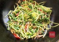 豆苗炒肉的做法图解6
