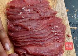 泡椒牛肉的做法图解1