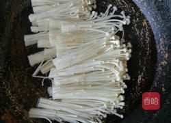 金针菇肥牛汤的做法图解4