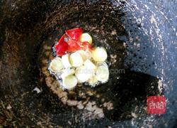 金针菇肥牛汤的做法图解6